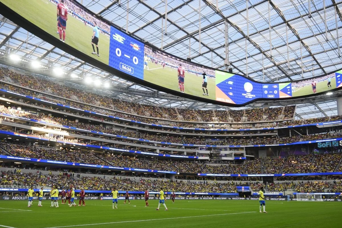 现代化体育场馆内部全景